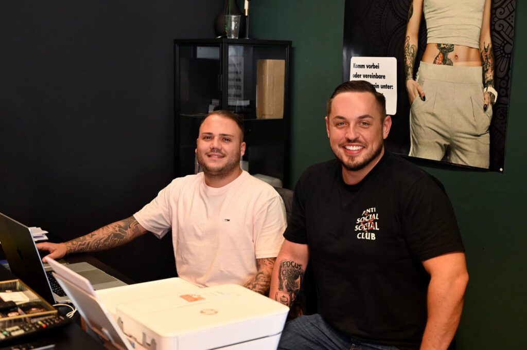 Artefact Tattoo: Professionellen Tattoo-studio in Der Stadt